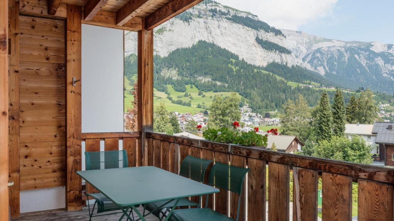 Apartment with Mountain View