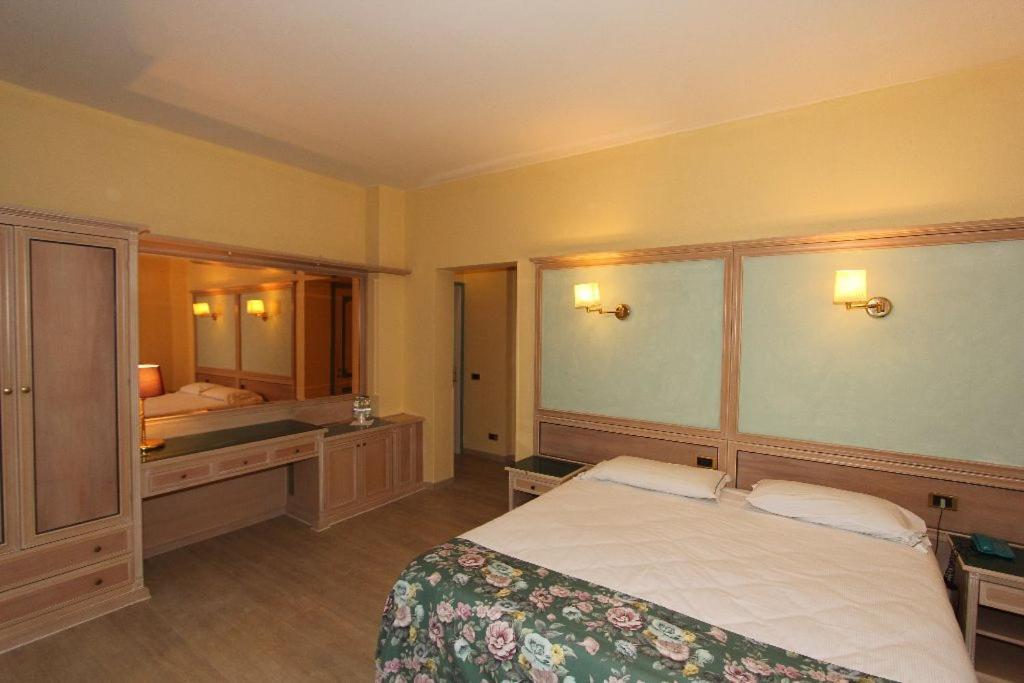 Family Room,1657138130:JPEG