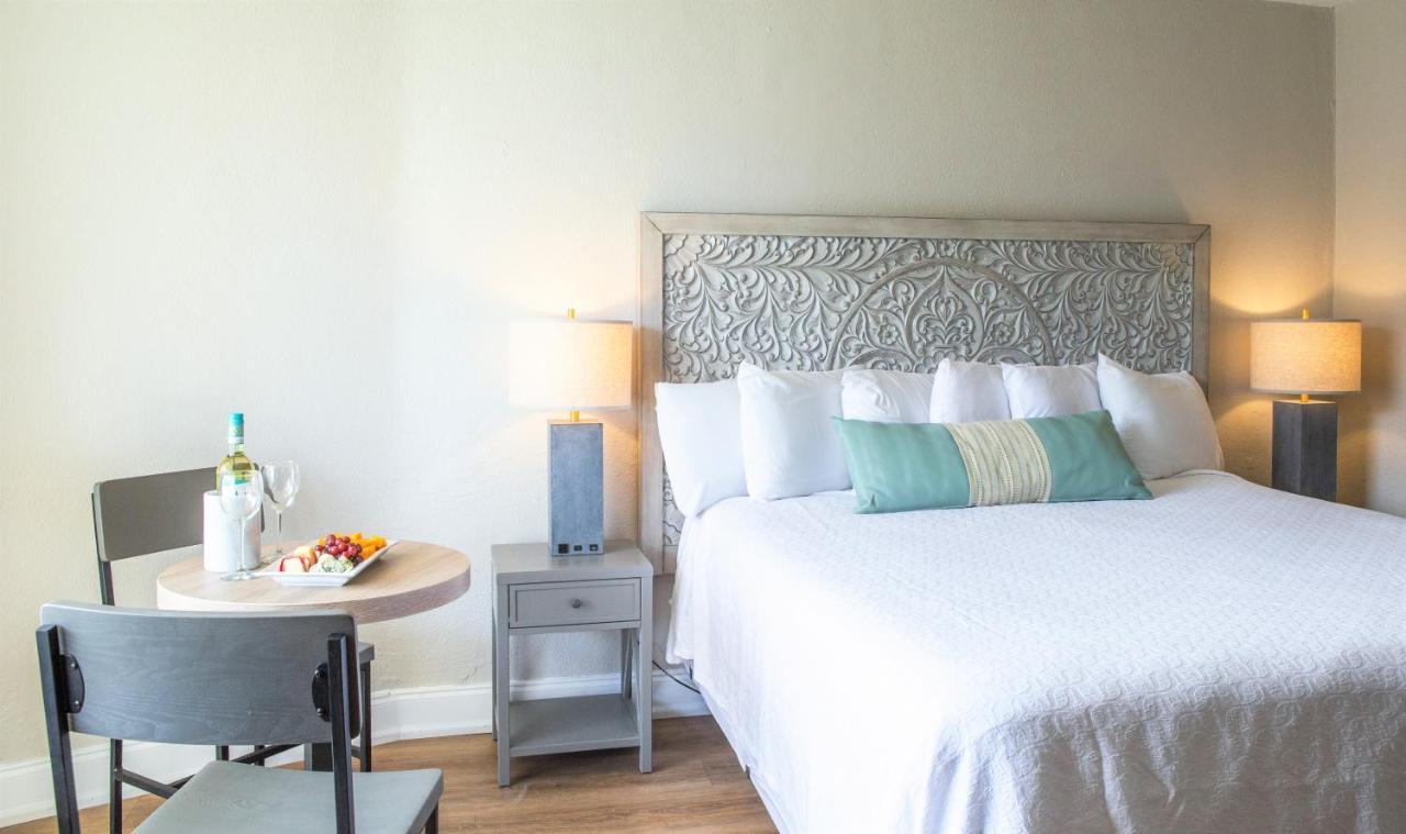 Type GF1K First Floor Poolside Motel Room King Bed