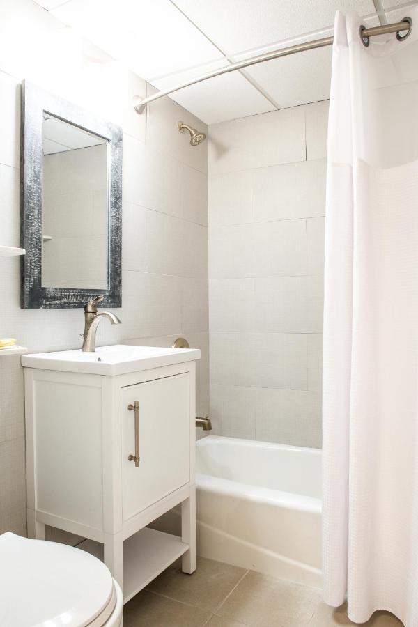 Type GF1K First Floor Poolside Motel Room King Bed