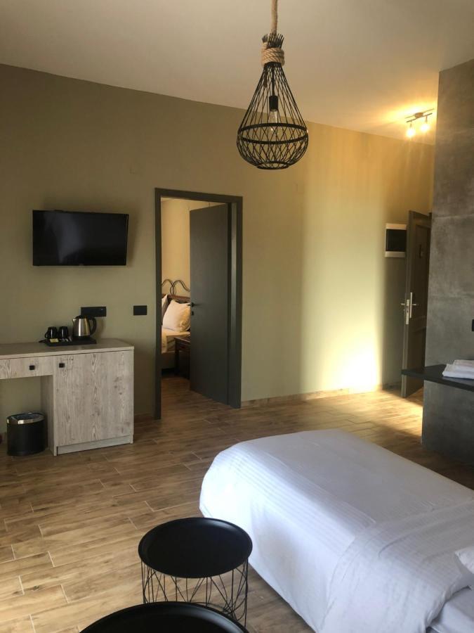Family Room,1012635256:JPEG