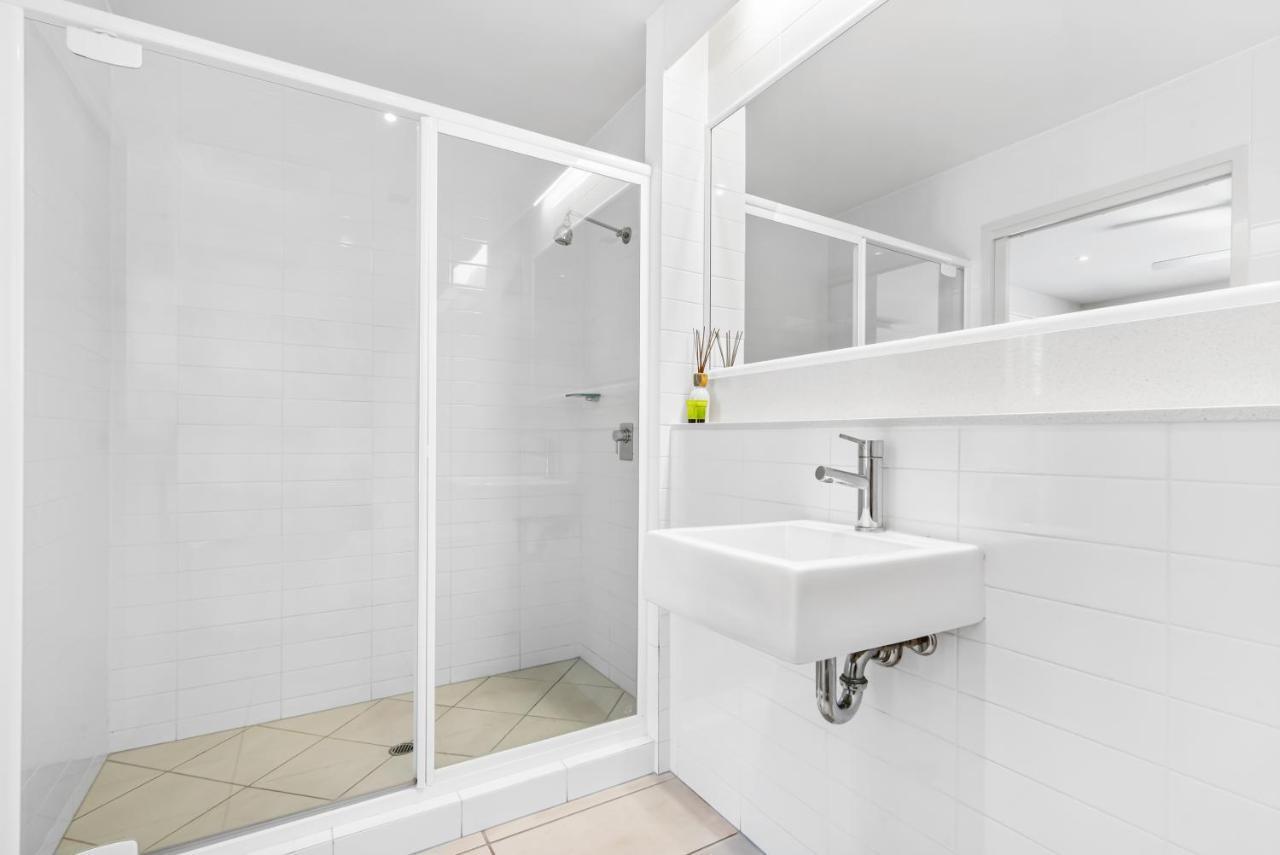 One-Bedroom Apartment Water View,1019736886:JPEG