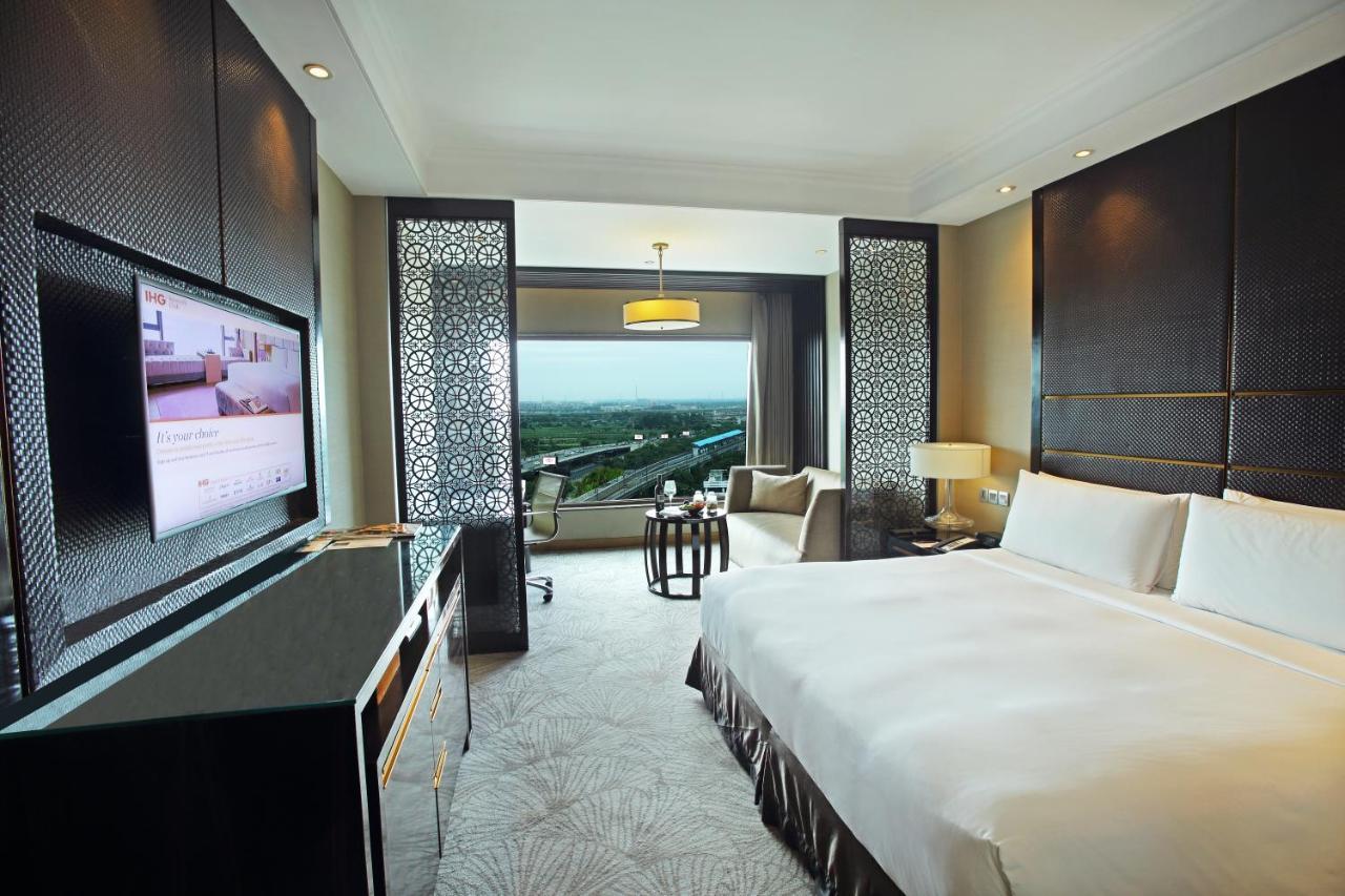 Superior King or Twin Room Bed Type Smoking preference cannot be guaranteed