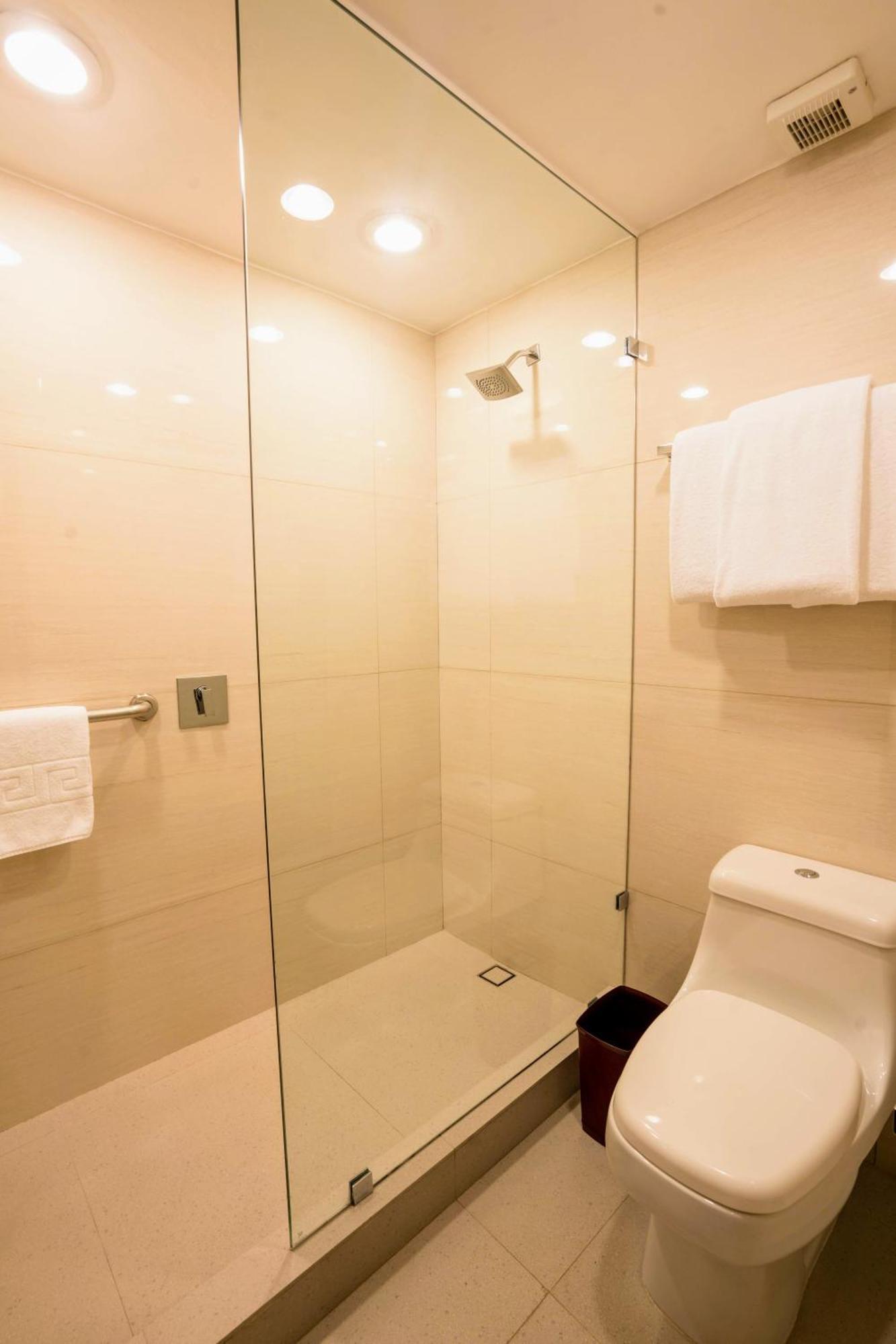 Quarto Superior com Acessibilidade, Vista do Jardim e 2 Camas de Casal - Não Fumantes