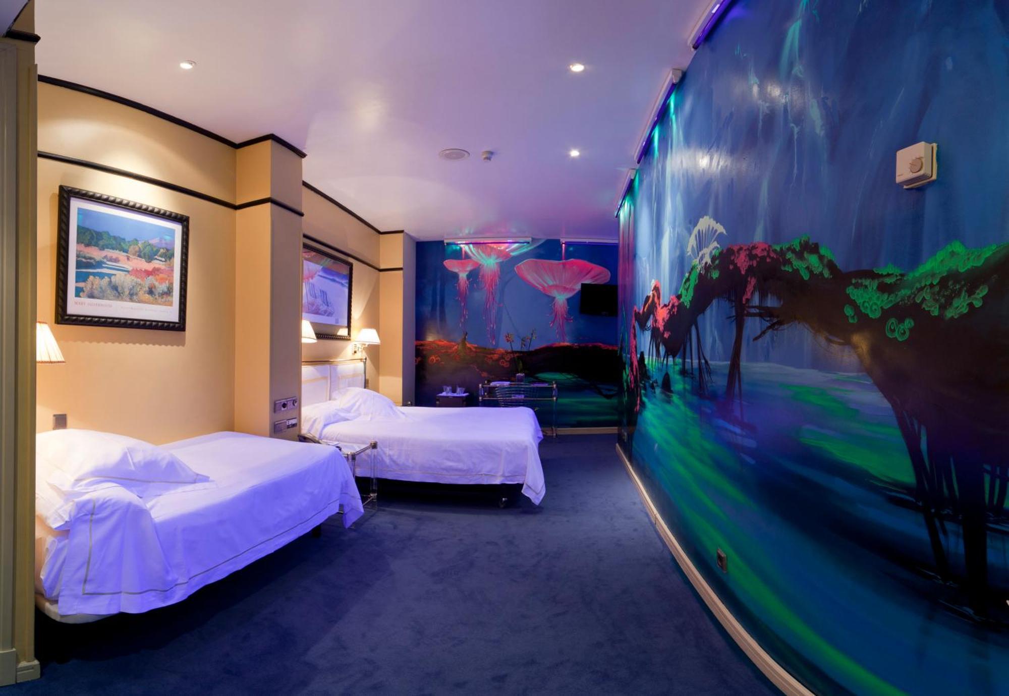 Quarto com Cama de Casal ou 2 de Solteiro e Cama Extra