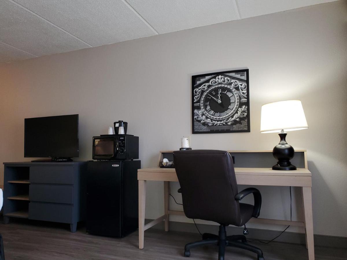 King Room with Roll In Shower - Disability Access/Non-Smoking