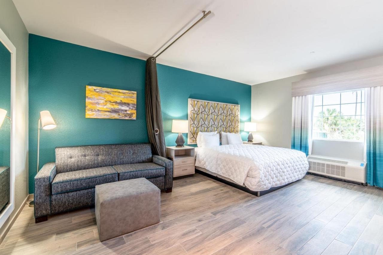 Deluxe King Suite