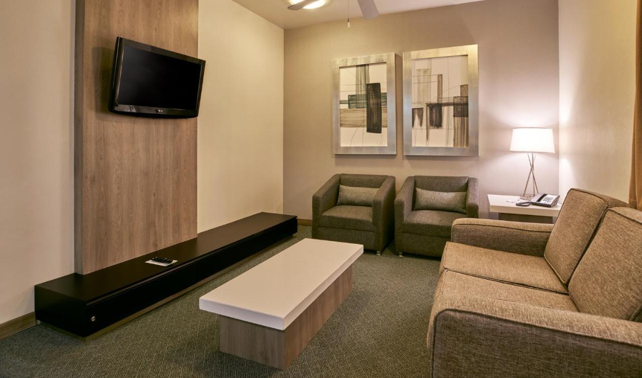 Two-Bedroom King Suite