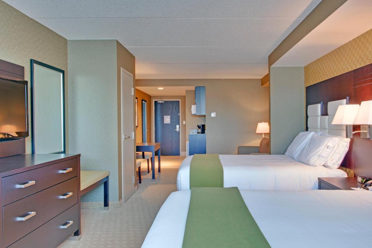 Queen Suite with Two Queen Beds and Sofa Bed