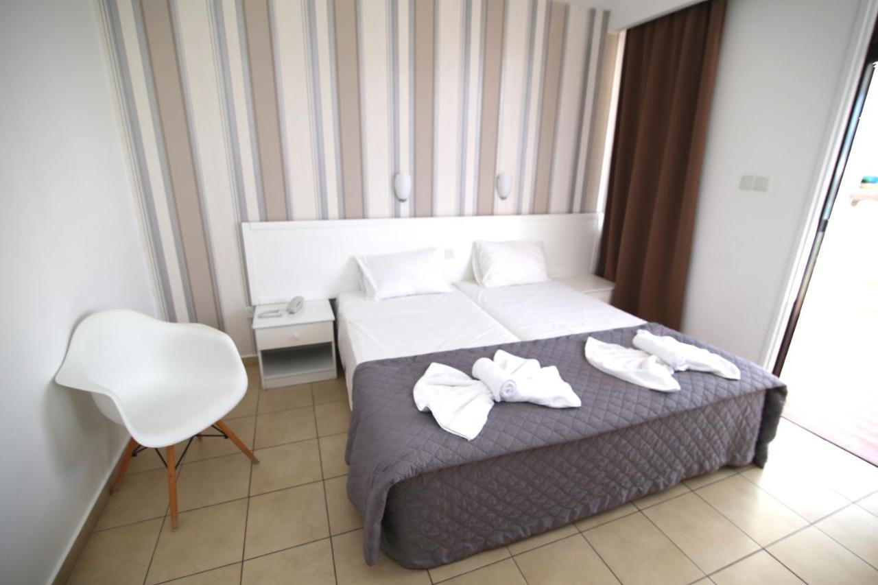Double or Twin Room Easy Pool Access