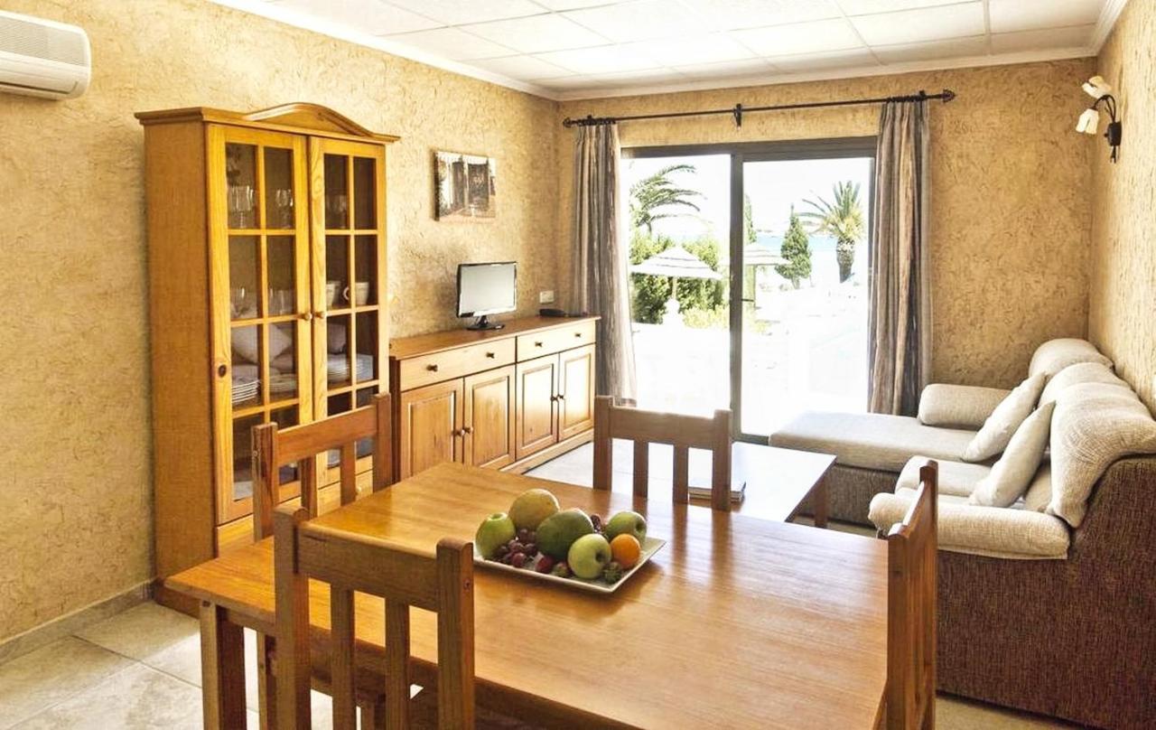 One-Bedroom Apartment Terrace Lake View