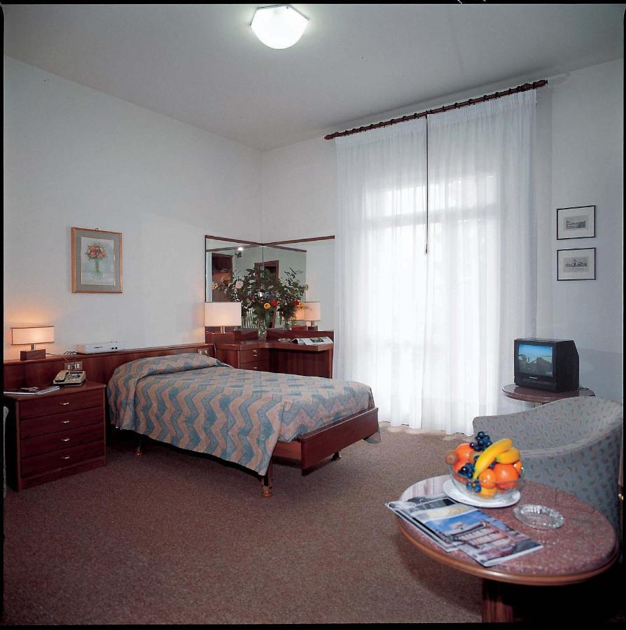 Economy Single Room Balcony,1398283772:JPEG
