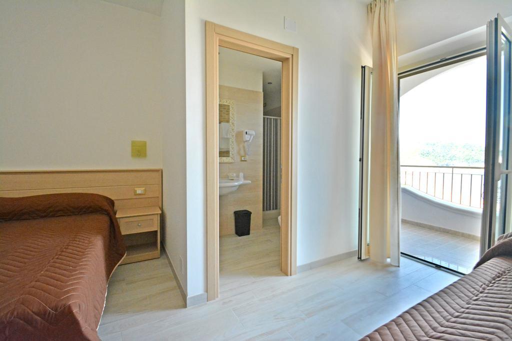 Camera Tripla Standard con Vista Mare