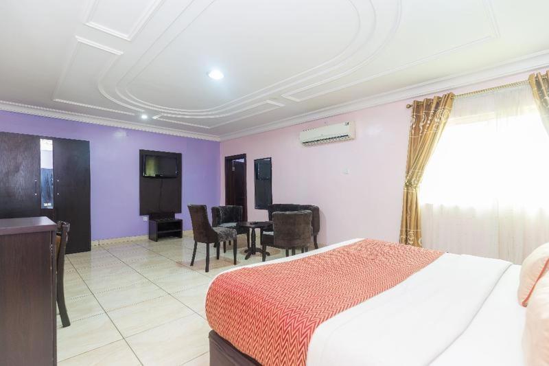 Triple Room,798820419:JPEG