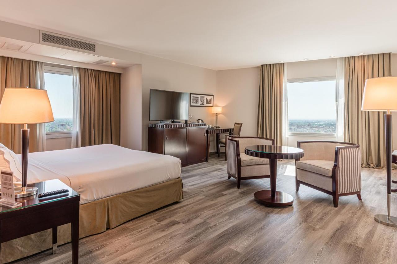 Quarto de Canto com Vista da Cidade