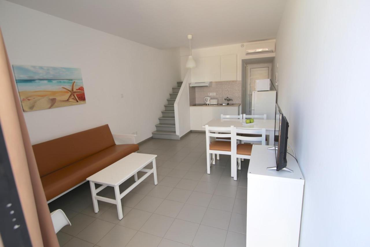 Deluxe One-Bedroom Apartment Terrace Pool View Split Level