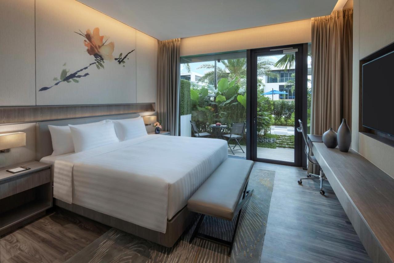 Hébergement Lit King-Size Deluxe Laguna avec Terrasse - Vue sur Piscine