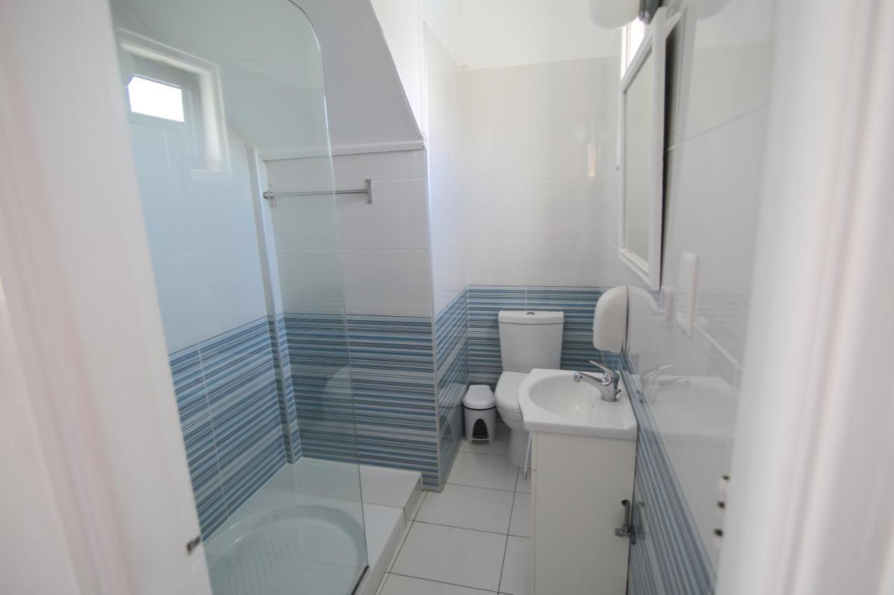 Deluxe One-Bedroom Apartment Terrace Pool View Split Level