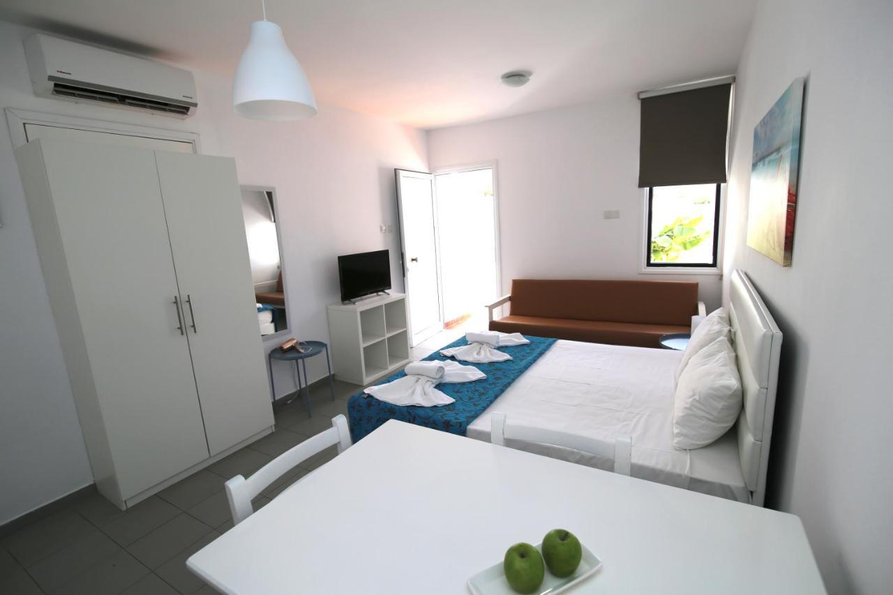 Studio Apartment Pool Access