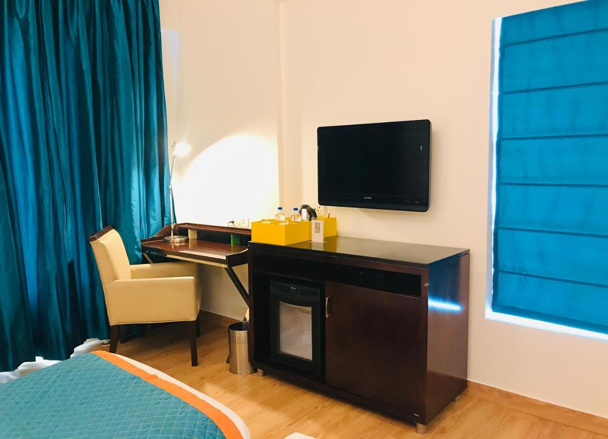 Superior Room with Happy Hours-1+1 offer on Alcoholic Beverages, 15% Off on Laundry service, Complimentary In-Room Refreshments featuring Cookie Platter , 15% off on Food & Beverage services