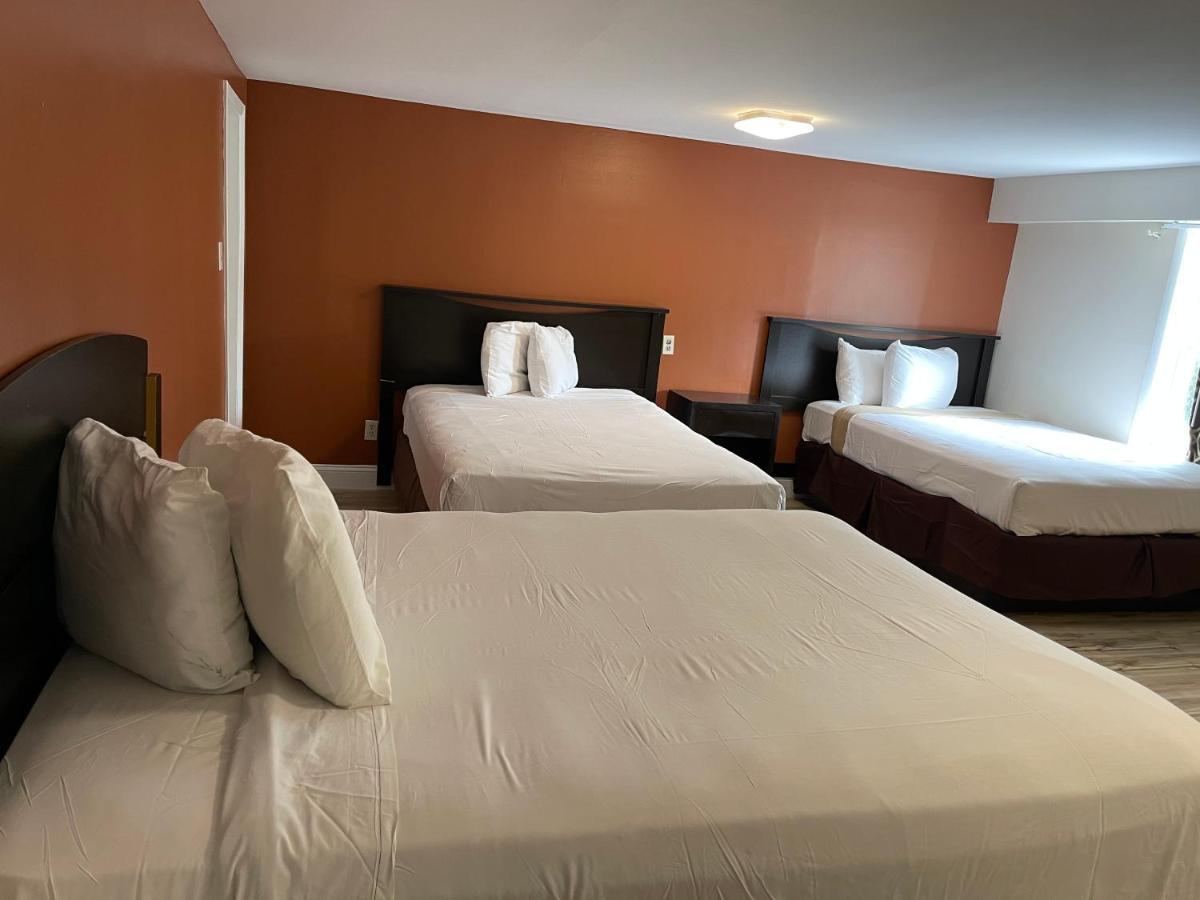 One-Bedroom Suite Three Queen Beds Non-Smoking,1114997556:JPEG