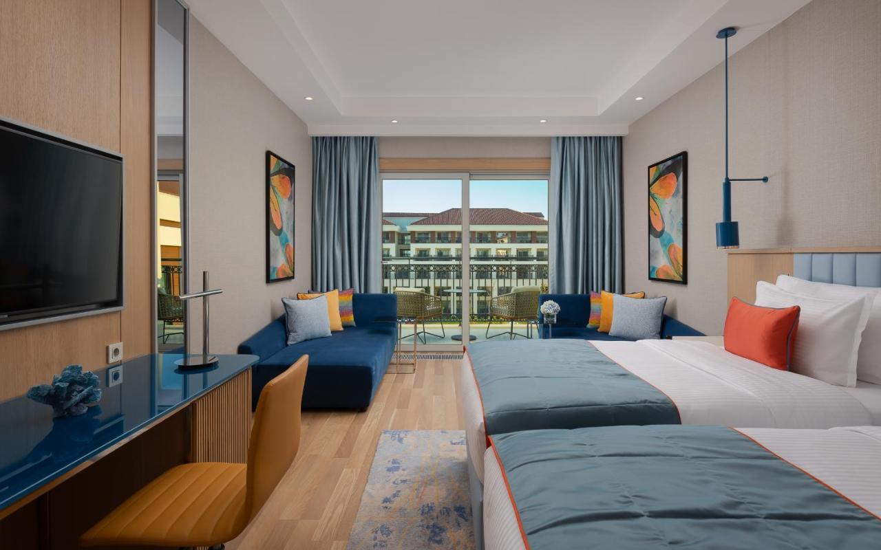 Deluxe King Room with Garden View