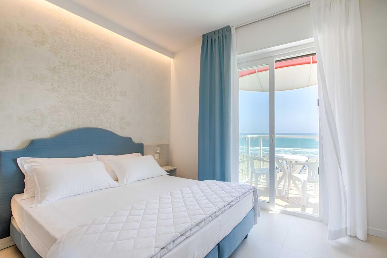 Double or Twin Room Sea View