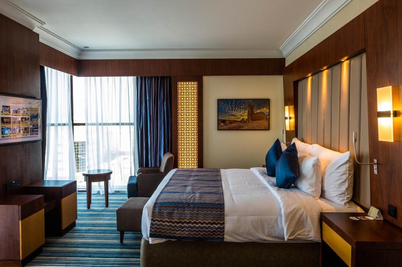 Deluxe King Room on F&B Dining restaurants on spa on laundry services Late check out Early check subject to hotel availability