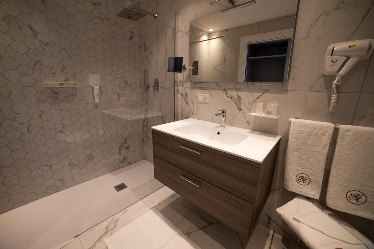 Deluxe Quadruple Room,1111548741:JPEG