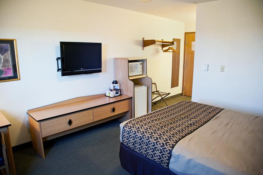 1 King Bed Non-Smoking