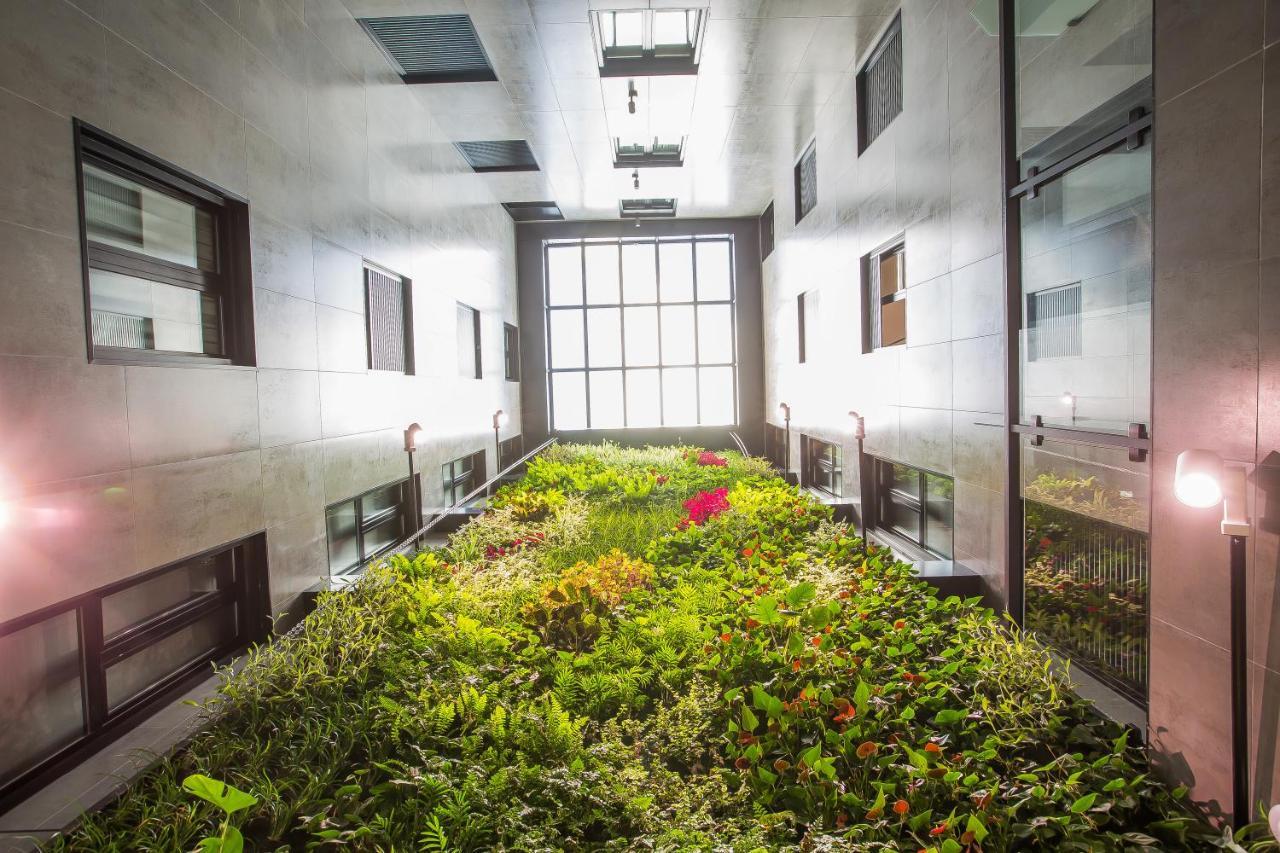 Queen Room Garden View