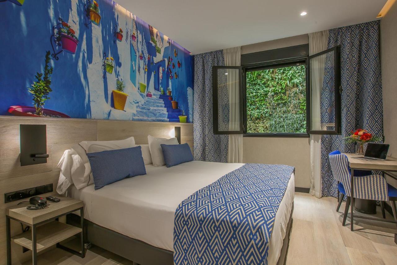 Queen Room Garden View