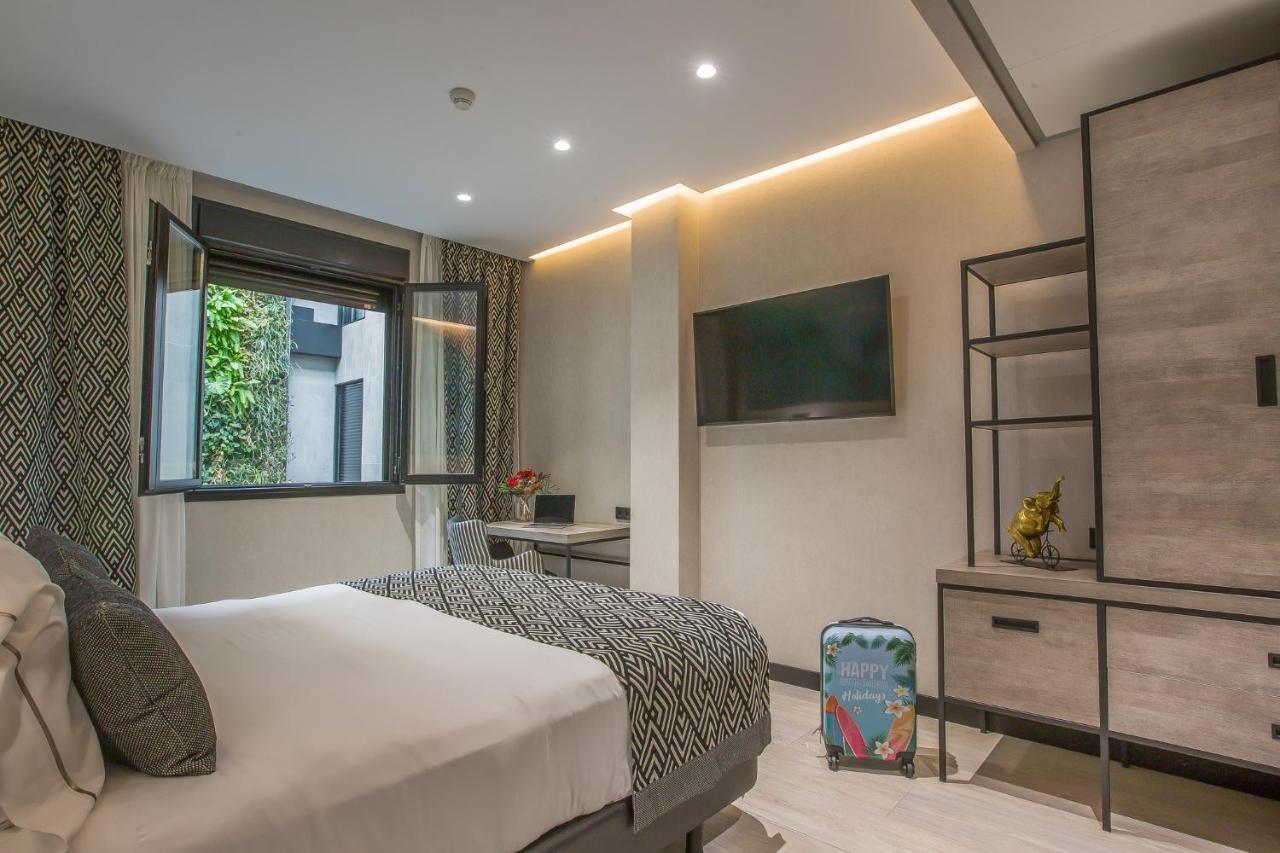 Queen Room Garden View