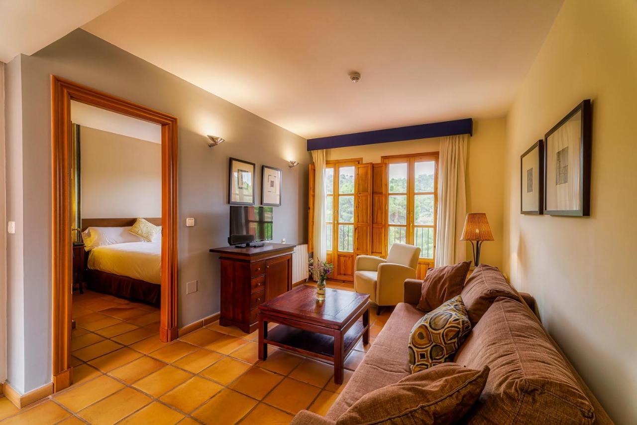 Double Room Lounge,1428499318:JPEG