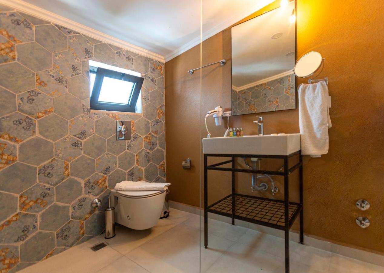 Sea View Honeymoon Room with Spa Bath 2