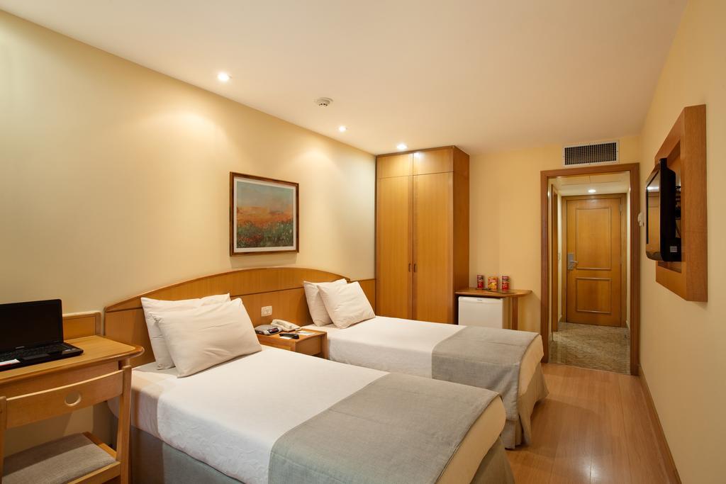 Quarto Superior com 2 Camas de Solteiro