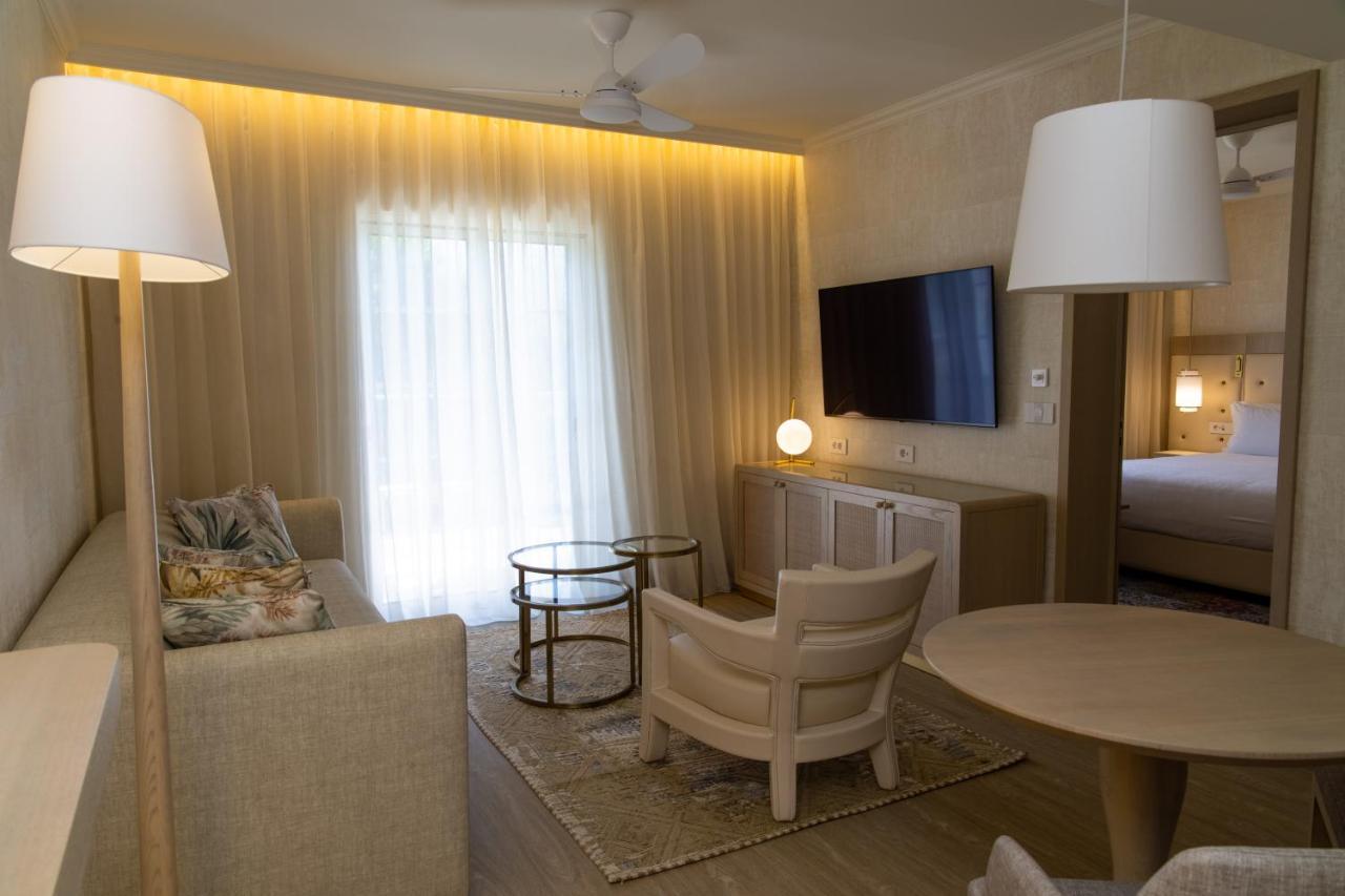 Suíte Premium com Vista do Mar (2 Adultos + 2 Crianças Menores de 10 Anos)