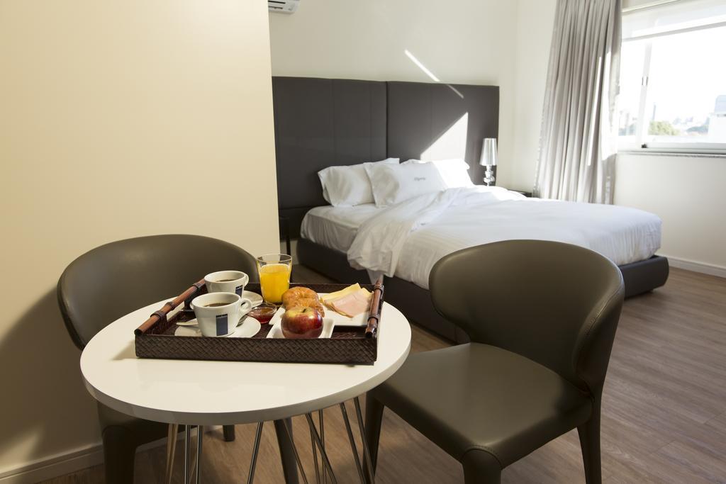 Quarto Executivo com Cama de Casal ou 2 de Solteiro