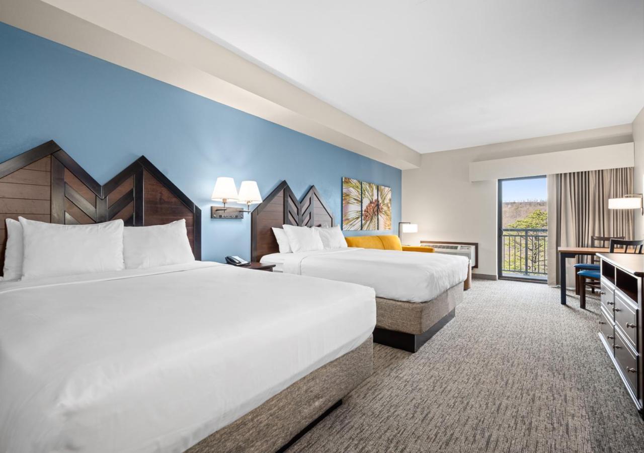 Double Queen Suite Balcony or Patio,1131598455:JPEG