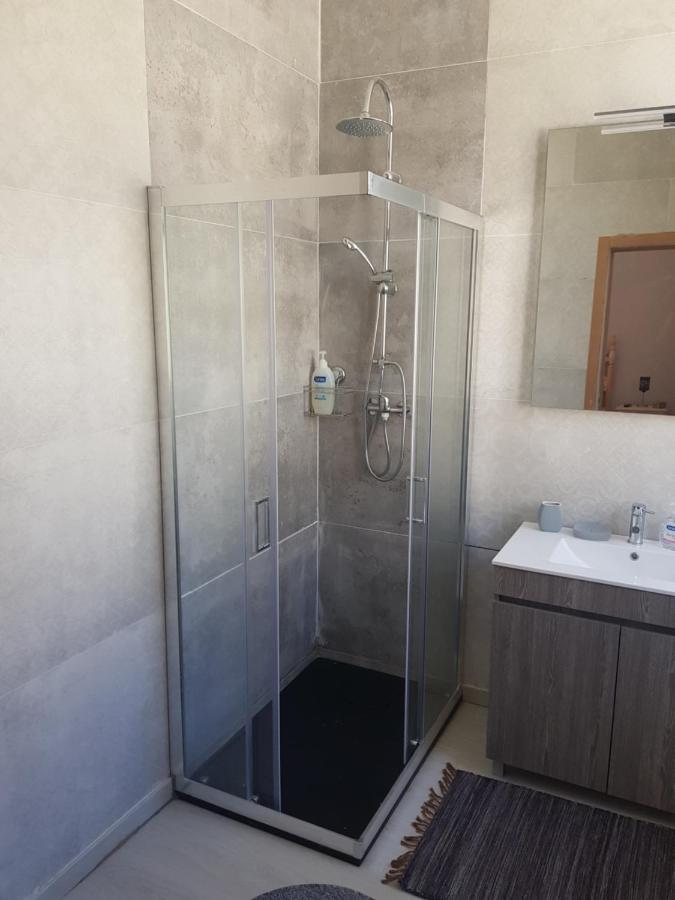 Quarto com Cama de Casal ou 2 de Solteiro e Banheiro Privativo