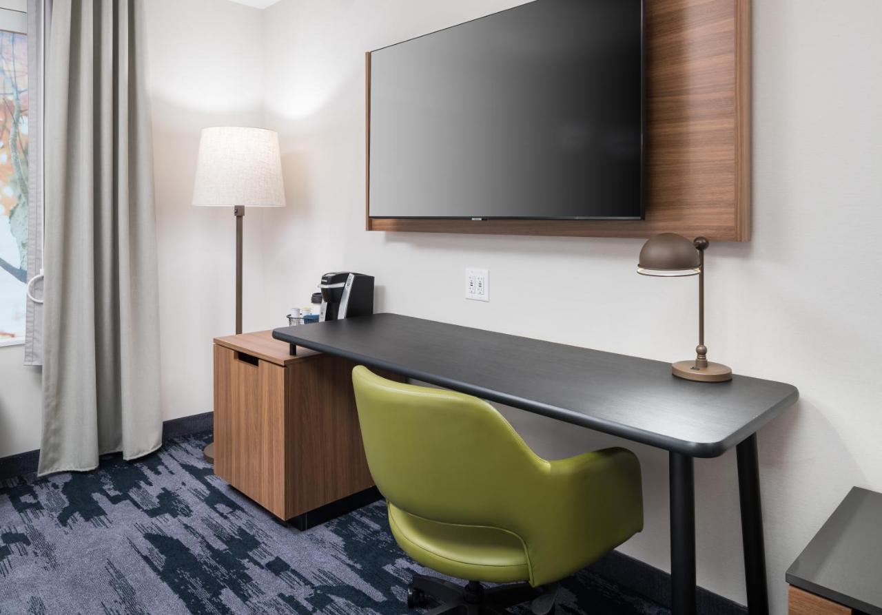 King Room with Roll-In Shower - Mobility Access/Hearing Accessible