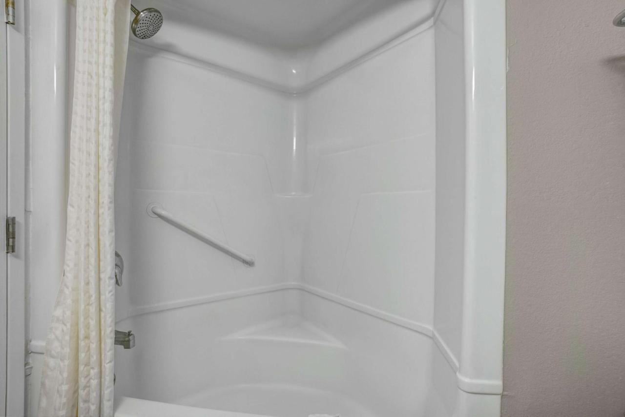 Deluxe Quadruple Room - Non-Smoking