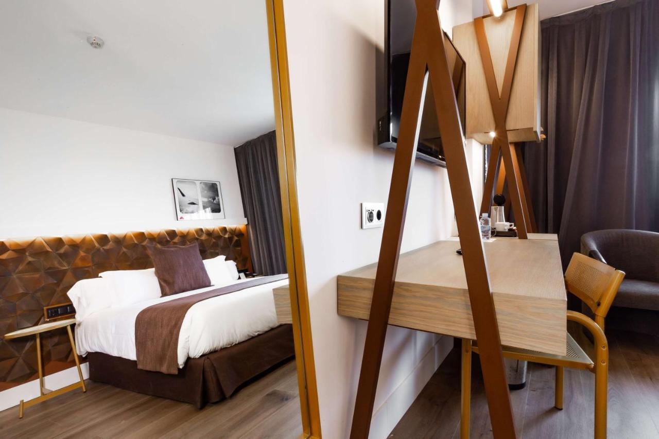 Standard Room One King Bunk Bed Non-Smoking