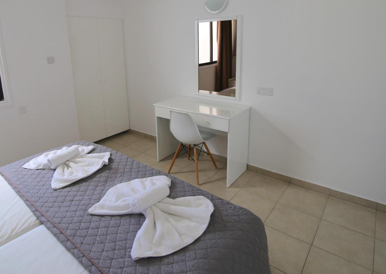 One-Bedroom Maisonette Easy Pool Access