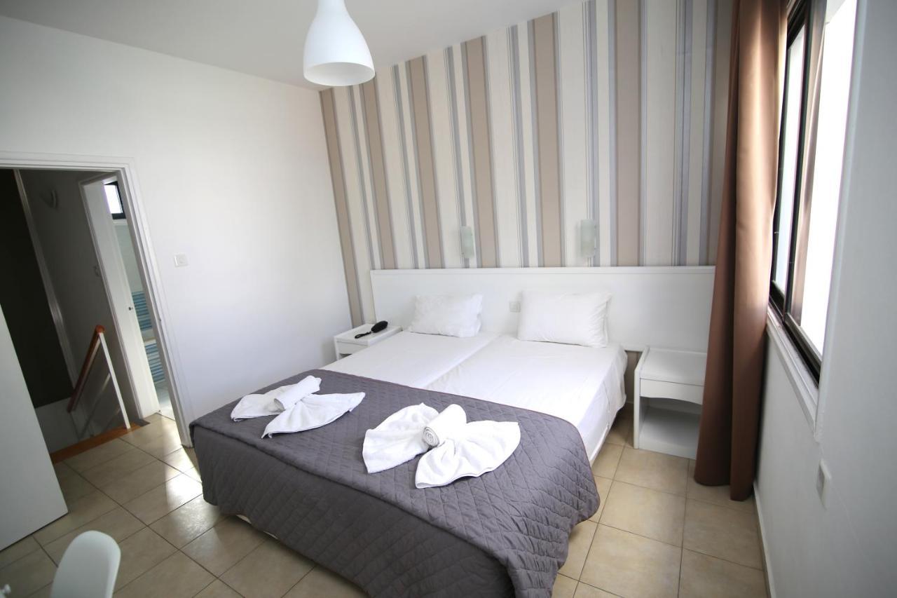 One-Bedroom Maisonette Easy Pool Access