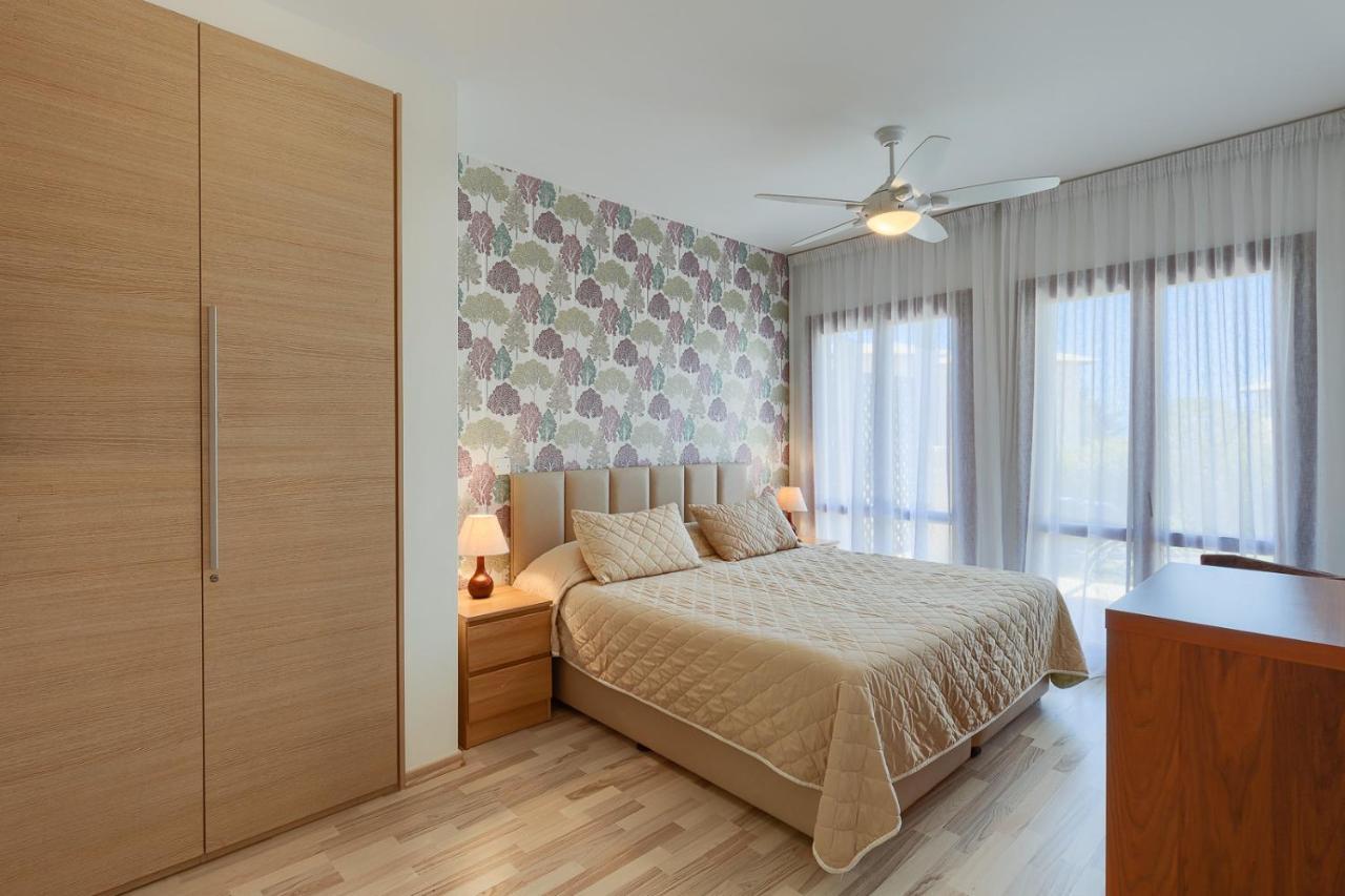 Three-Bedroom Apartment Shared Pool,1145426947:JPEG