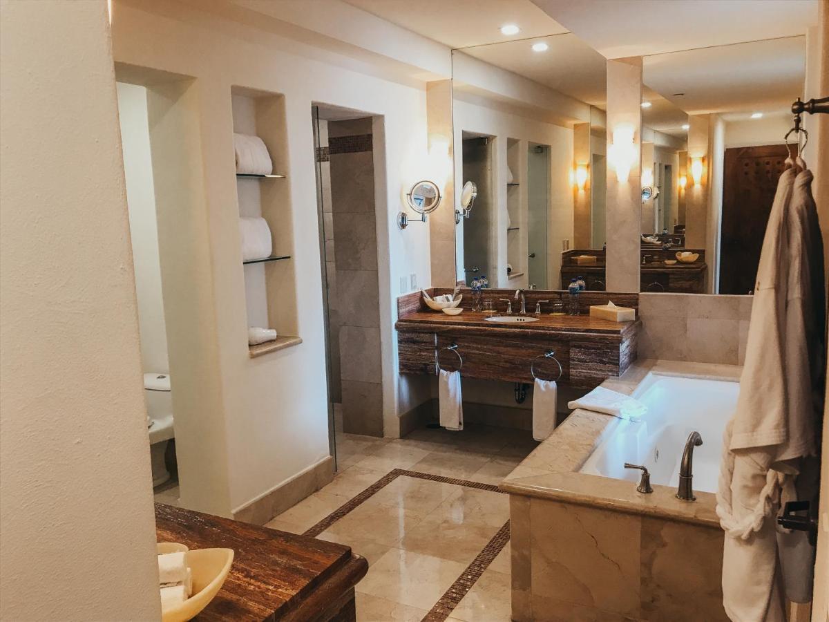 Junior Suite Oceanfront King,1325153317:JPEG