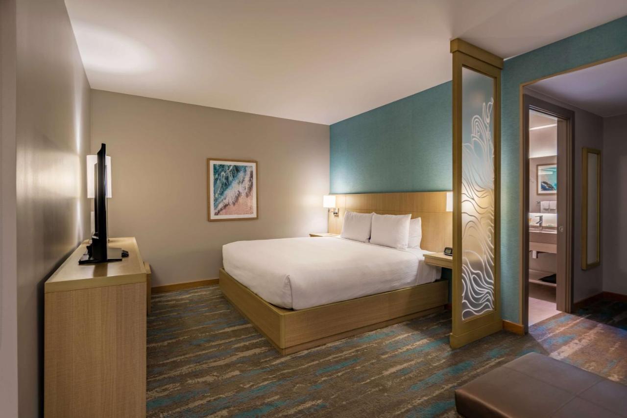 Quarto com Cama King-size, Sofá-cama e Vista