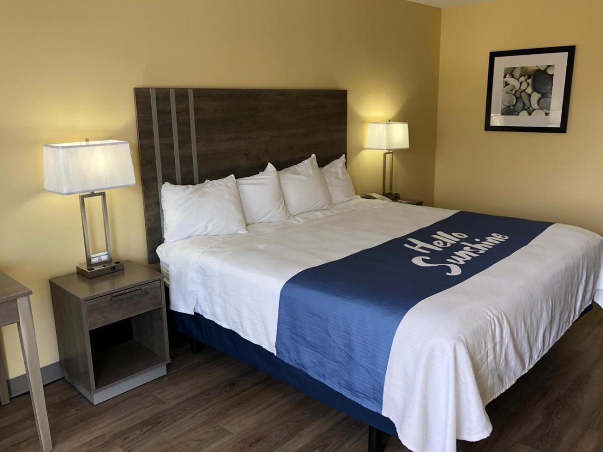Double Room with Two Double Beds - Pet Friendly/Non-Smoking