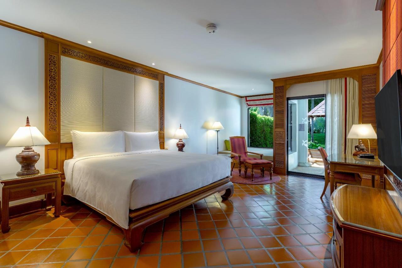 Chambre Lit King-Size avec Vue sur Piscine - Accès à Grande Piscine Premium